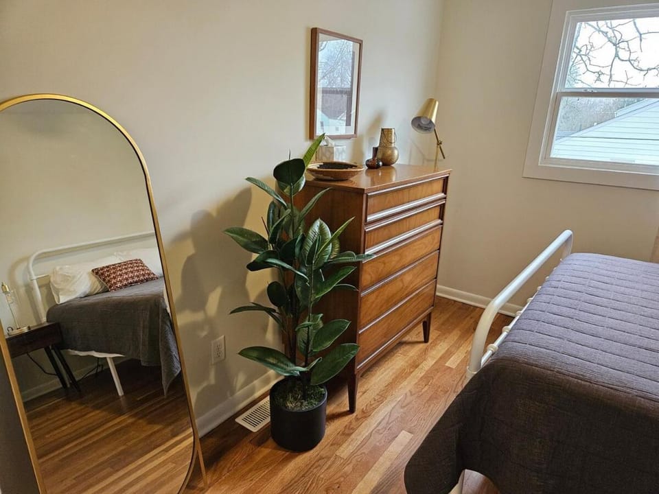 Clintonville Charmer - Central, Arcade, Selfie Wall House in Clintonville