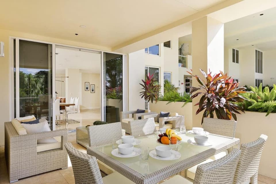 Hemingway 3 Bedroom Condo 2 Blocks from the Beach Apartment in Deerfield Beach