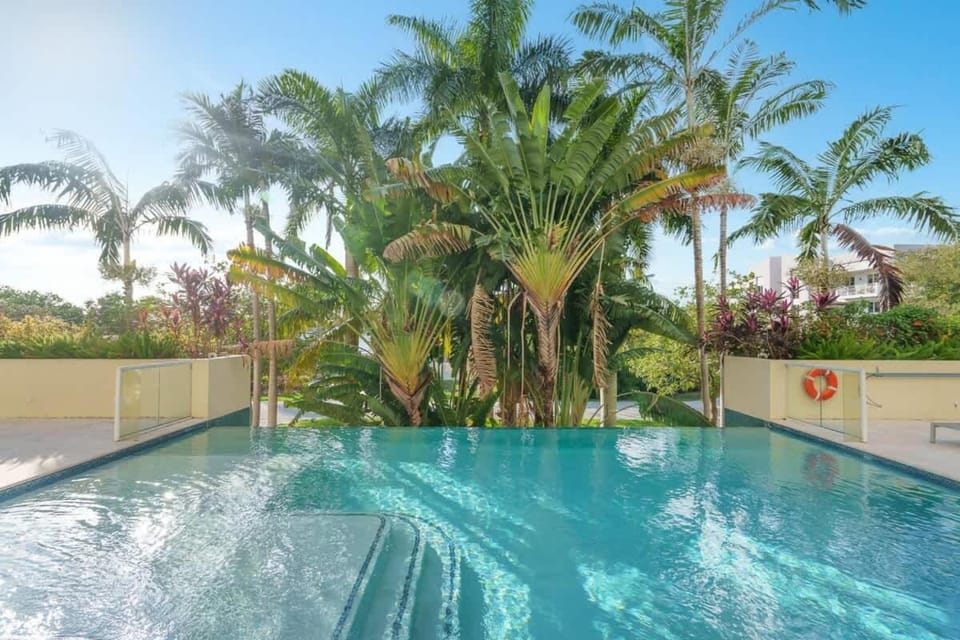 Hemingway 3 Bedroom Condo 2 Blocks from the Beach Apartment in Deerfield Beach