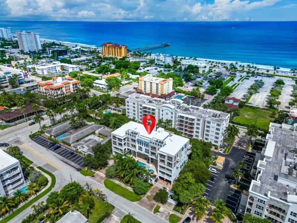 Hemingway 3 Bedroom Condo 2 Blocks from the Beach Apartment in Deerfield Beach