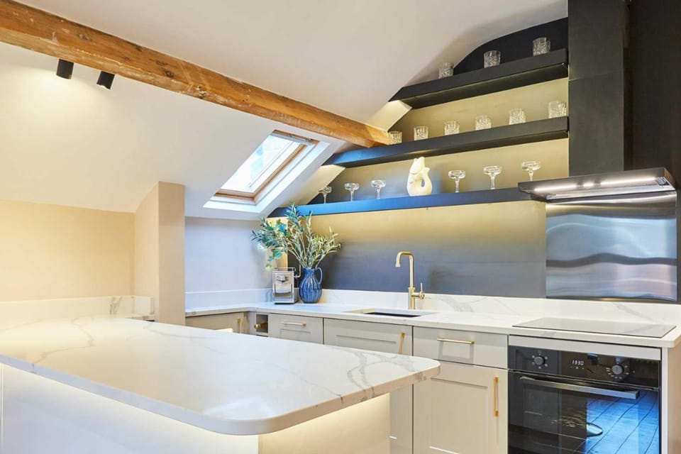 Kitchen or kitchenette, oven, stove