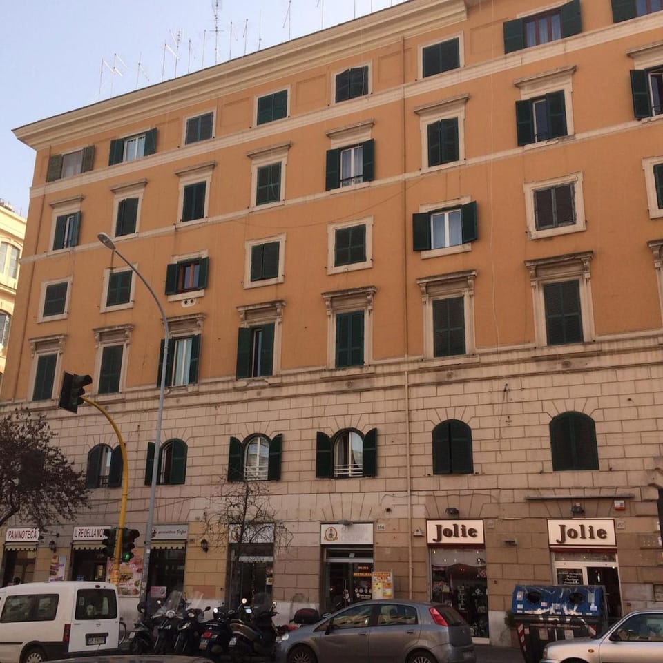 Cozy House near Termini Station - San Lorenzo Apartment in Rome