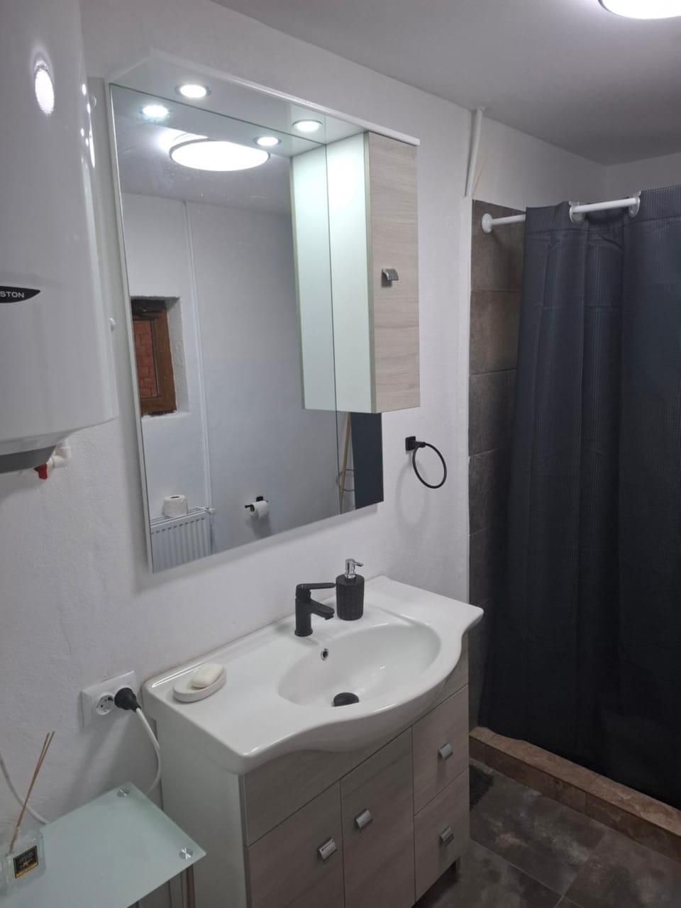 Shower, Bathroom, towels