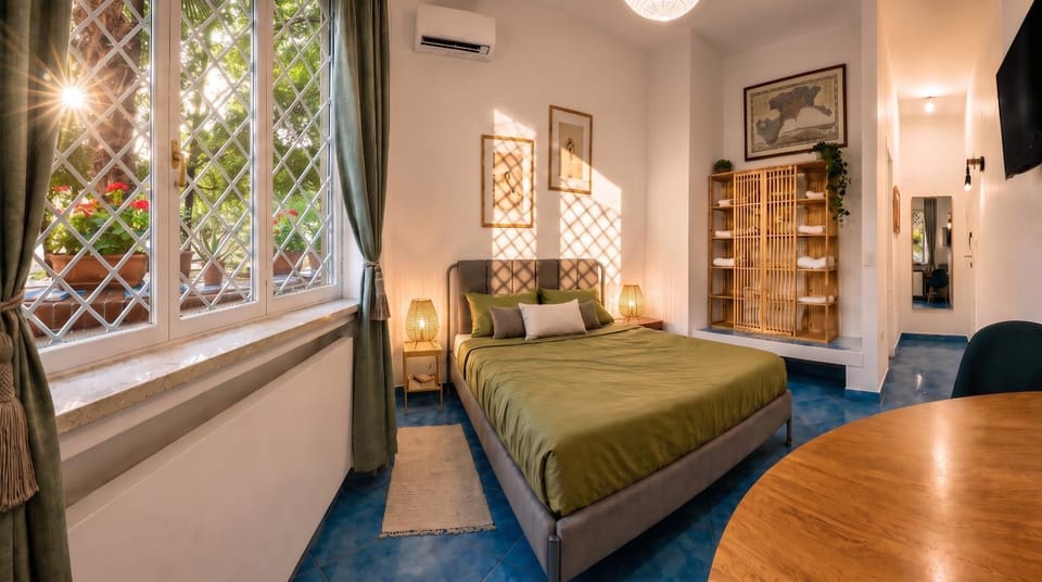 Bed, TV and multimedia, View (from property/room), Dining area, Bedroom, Garden view, Lunch, Dinner, Inner courtyard view, locker, wardrobe, air conditioner