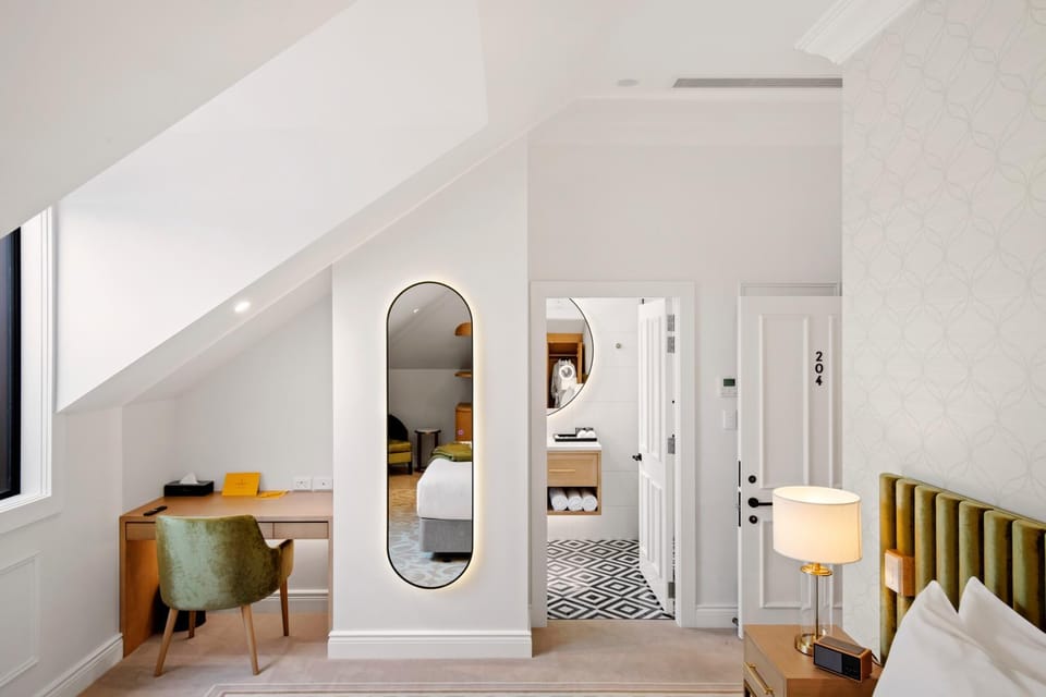 Bathroom, Seating area