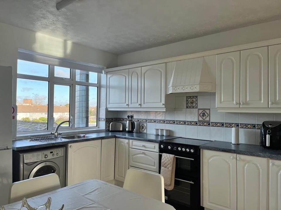 Tile Cross Entire Apartment - Near Airport, NEC & More Apartment in Metropolitan Borough of Solihull