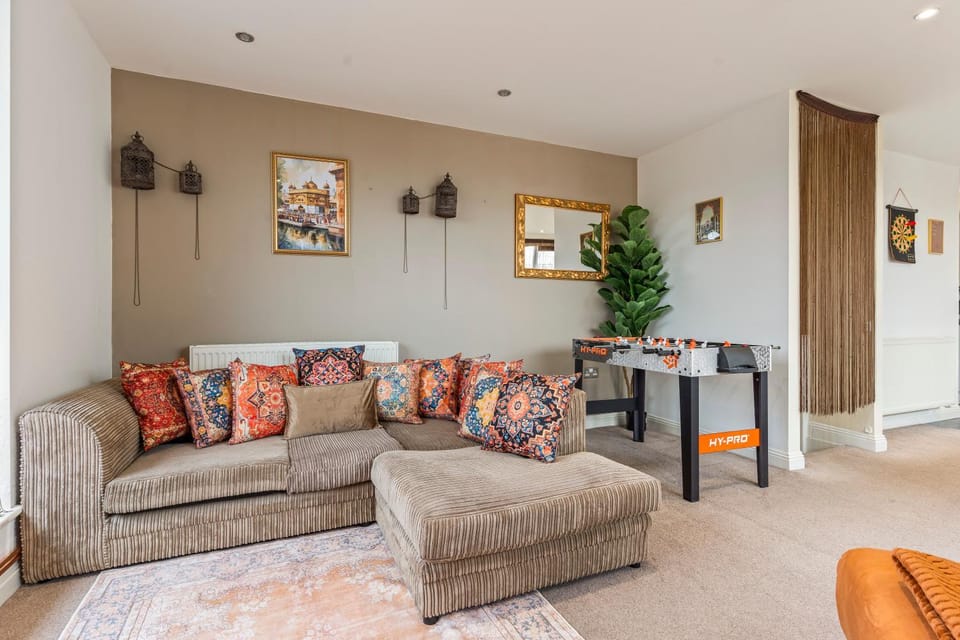 Desi Suite, Free Parking, Balcony Apartment in Leicester