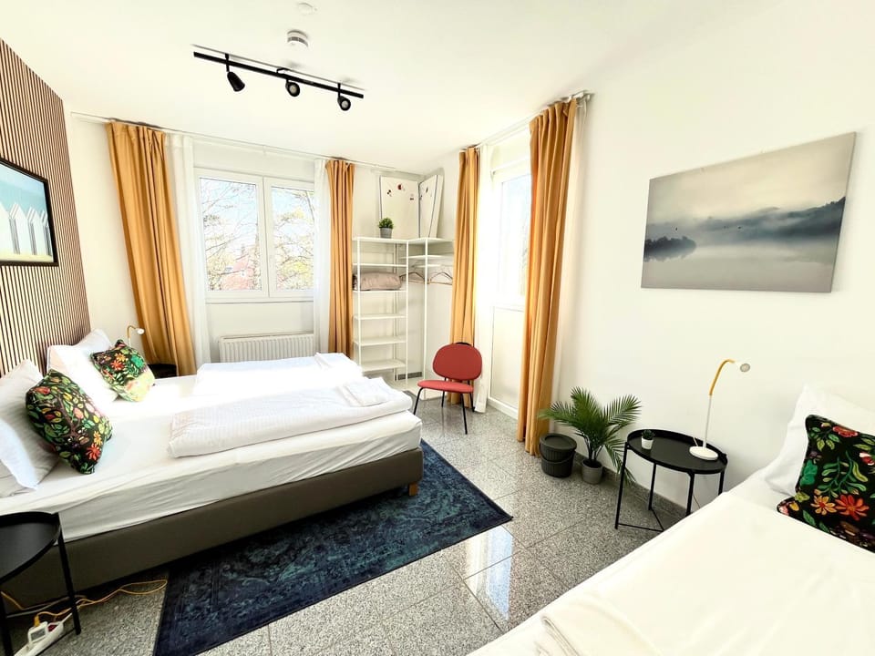 Bed, Photo of the whole room, Seating area, Bedroom, towels