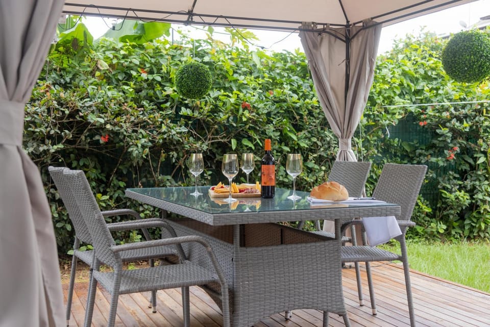 Day, Garden, Dining area, Garden view