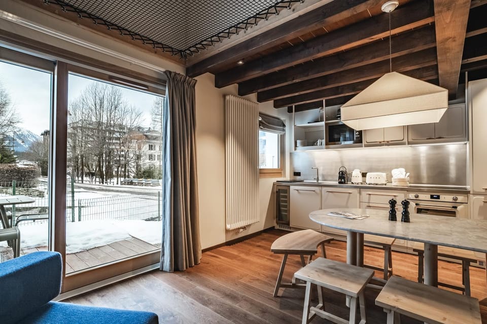 Patio, View (from property/room), Kitchen or kitchenette, Living room, Dining area, dishwasher, minibar, stove, kitchen