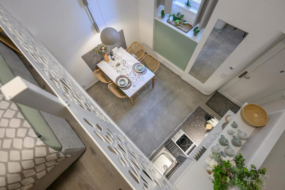 Dining area, kitchen