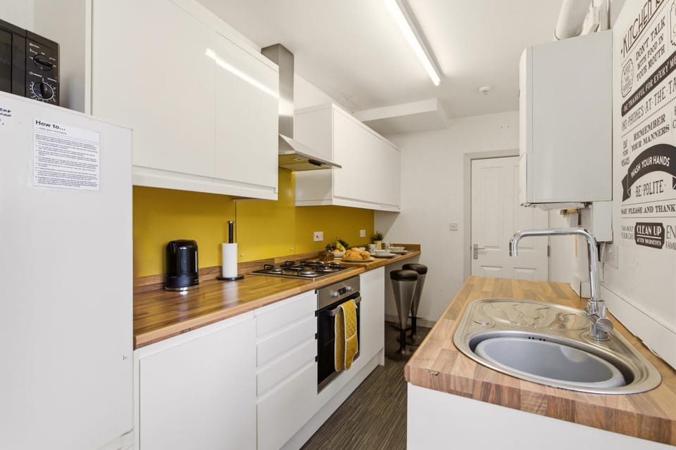 Kitchen or kitchenette, stove