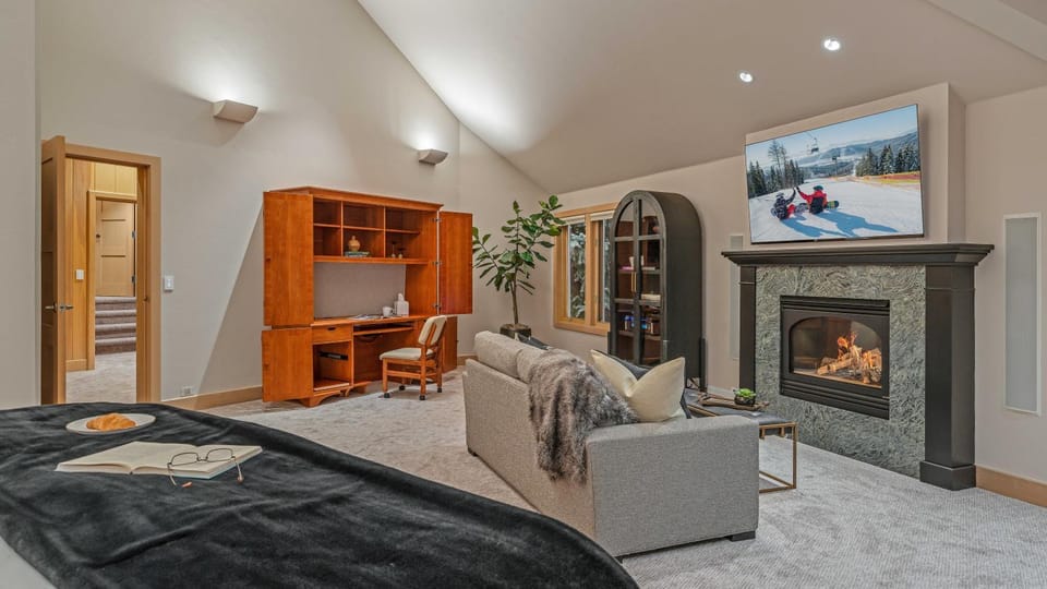 Bed, TV and multimedia, Bedroom, fireplace, storage