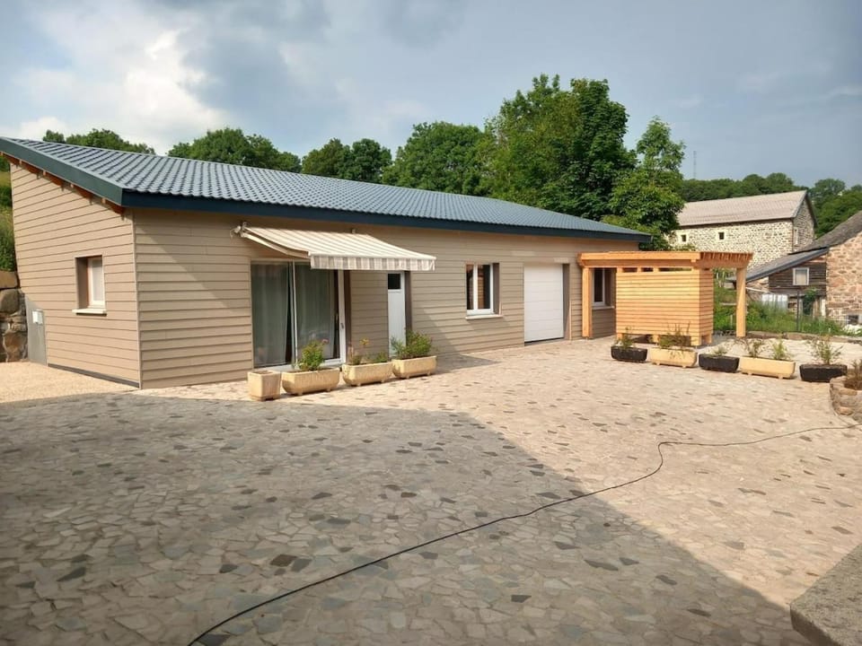 Le "Refuge" douillet, chaleureux, massages bien-être Chalet in Auvergne-Rhône-Alpes