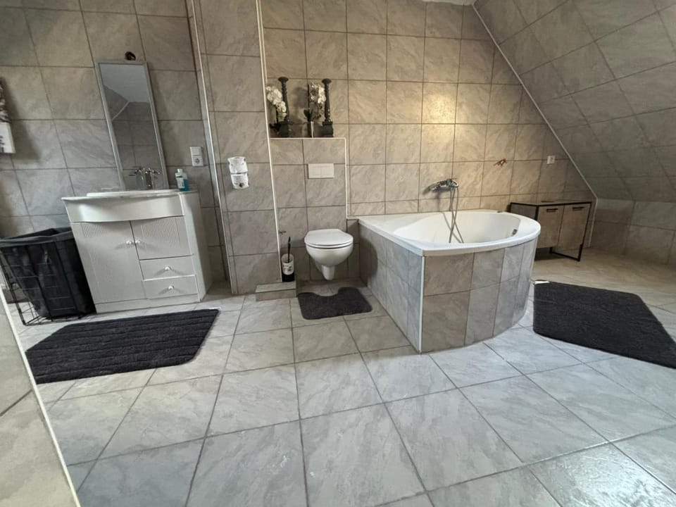 Toilet, Bathroom, Bath, towels