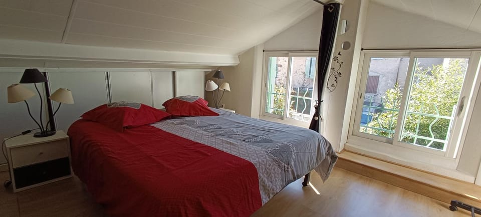 la cabane au fond du jardin House in Occitanie