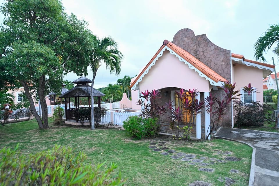 Iyanola Tee Joys Villa Villa in Caribbean