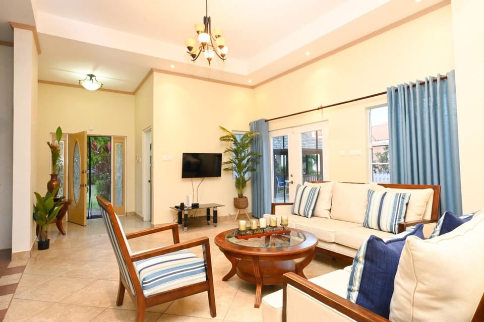 Iyanola Tee Joys Villa Villa in Caribbean