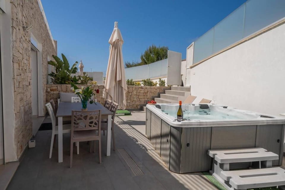 Patio, Hot Tub