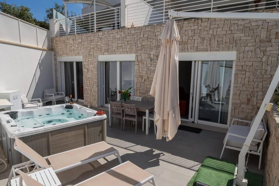 Patio, Hot Tub