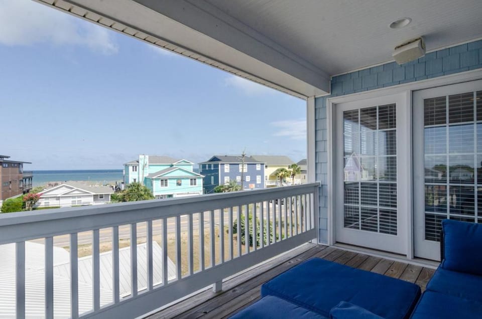 Cast a Waves by Bryant Real Estate House in Kure Beach