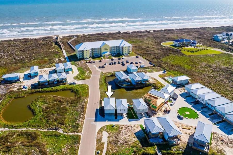Walk to Beach Private Pool Golf Cart Friendly House in Port Aransas