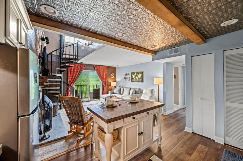 Smoky Vista House in Pittman Center