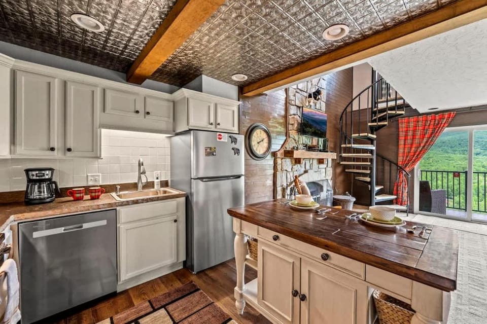 Smoky Vista House in Pittman Center