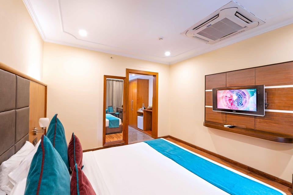 Communal lounge/ TV room, Bed, TV and multimedia, Photo of the whole room, Evening entertainment, Bedroom, air conditioner