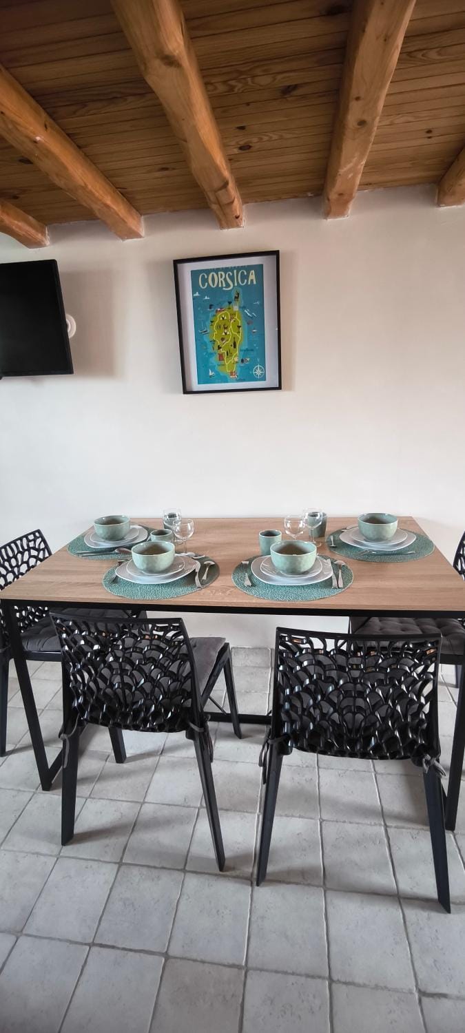 Cabanon cosy proche centre & plages-3 lits House in Corsica
