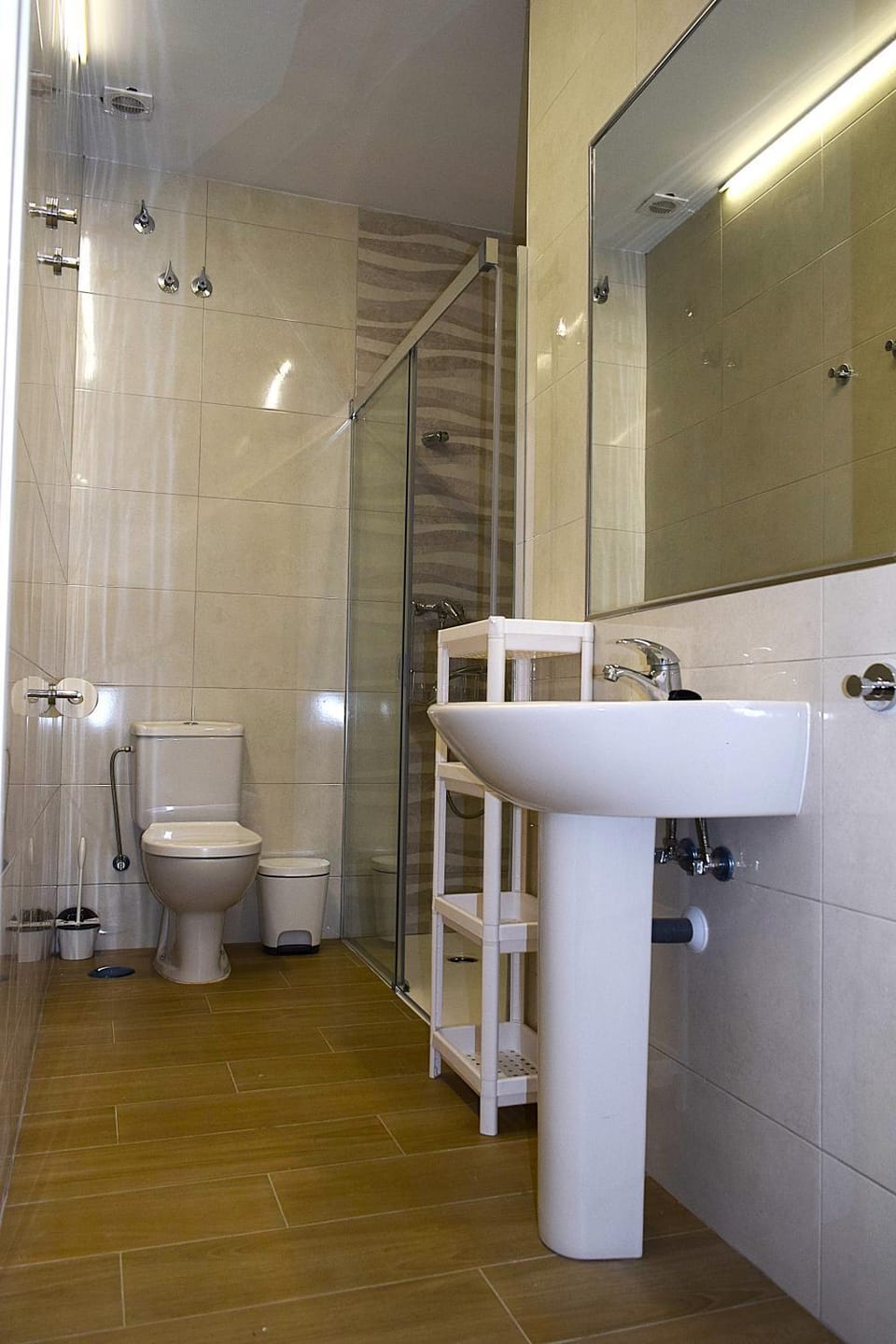 Shower, Toilet