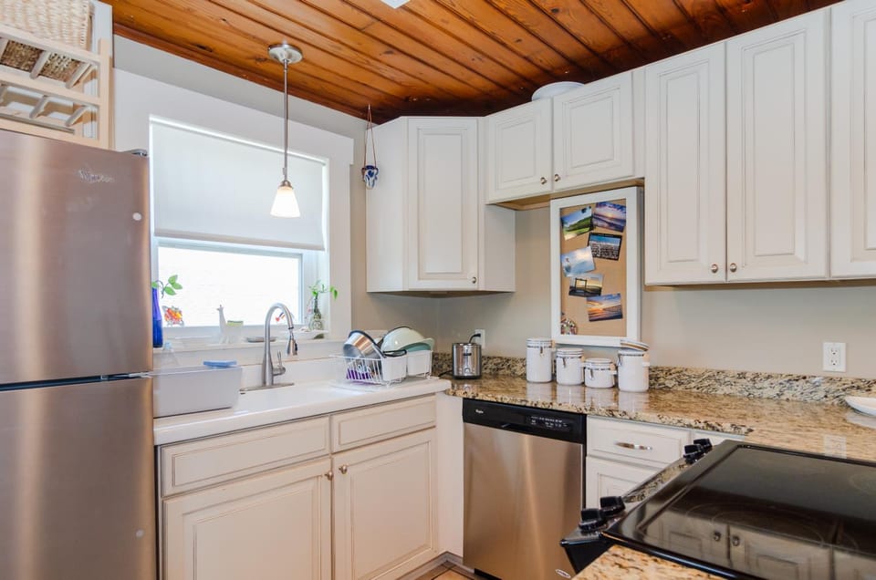 Cote de Kure Cottage by Bryant Real Estate House in Kure Beach