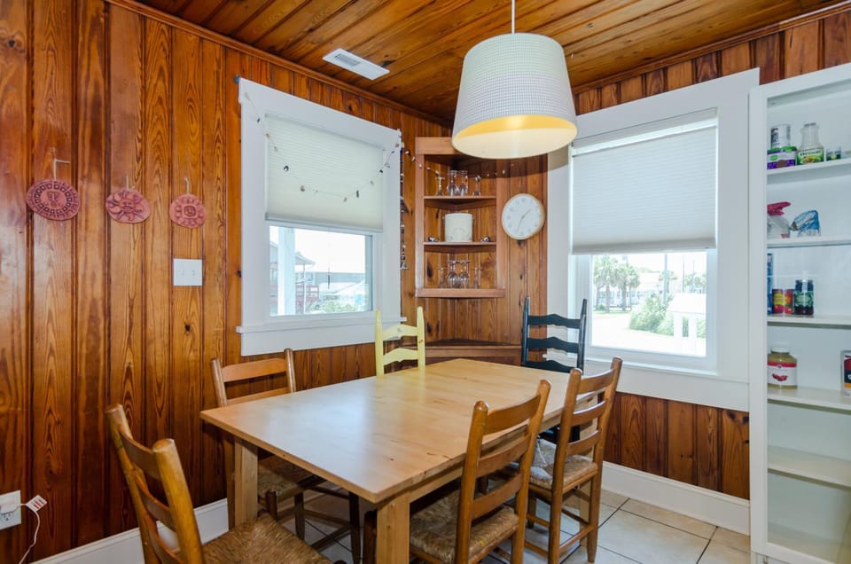 Cote de Kure Cottage by Bryant Real Estate House in Kure Beach