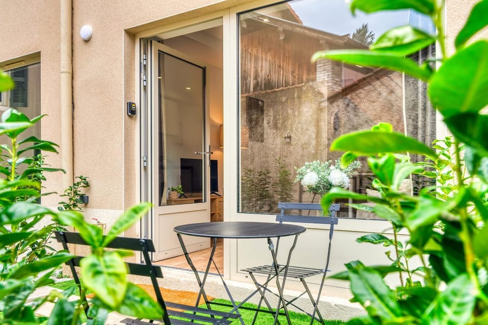 L’Epicéa - RDJ duplex proche métrohôpital Apartment in Lyon