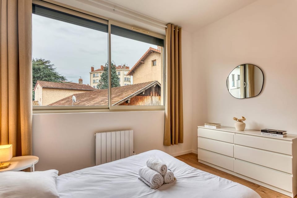L’Epicéa - RDJ duplex proche métrohôpital Apartment in Lyon