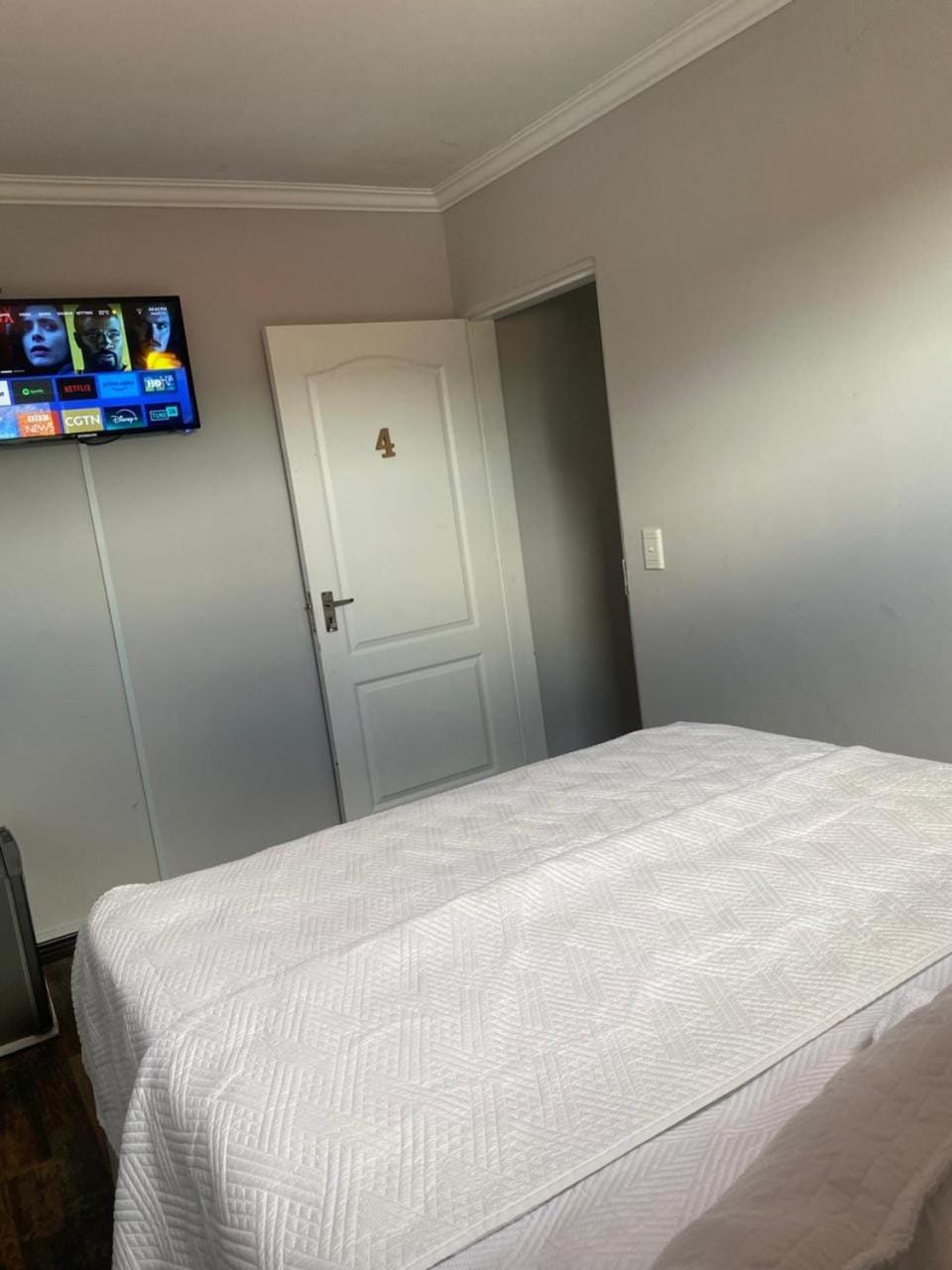 Silent corner guest house Bed and Breakfast in Roodepoort