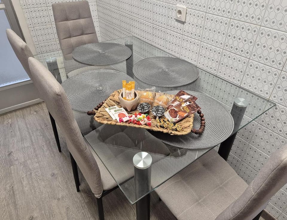 Kitchen or kitchenette, Lunch