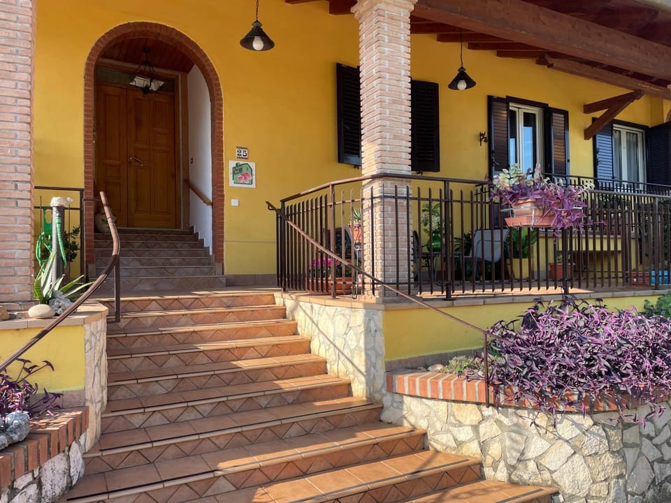 Property building, Facade/entrance, Balcony/Terrace