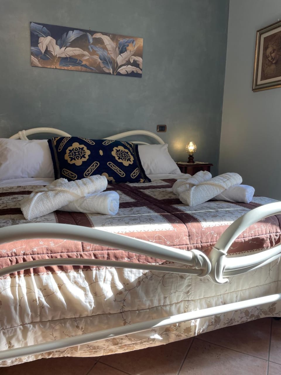 Bed, Photo of the whole room, Bedroom, heating, towels