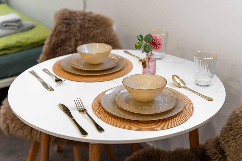 Coffee/tea facilities, Seating area, Dining area, Food