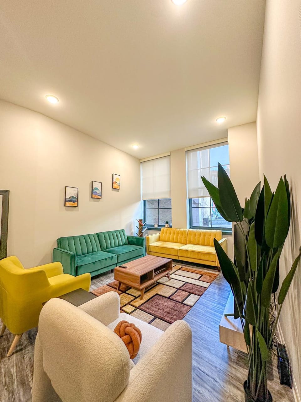 Your Downtown Oasis, Pool Gym in Building Steps from Dining and Top Sights Apartment in Cleveland Heights