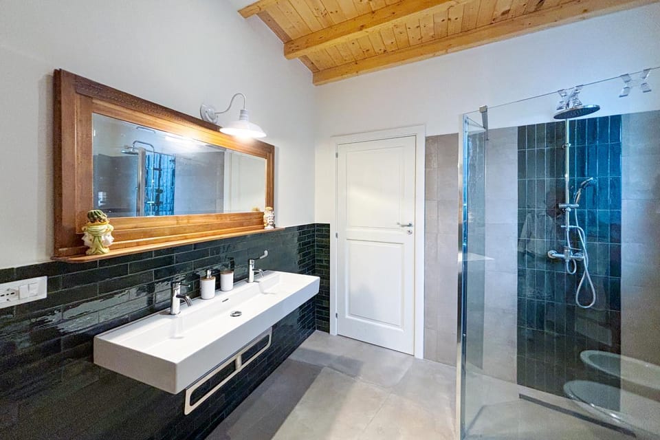 Shower, Bathroom, towels