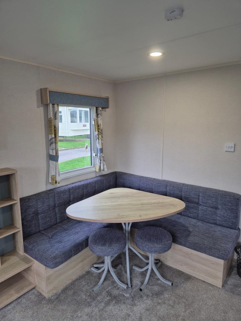 Seating area, Dining area