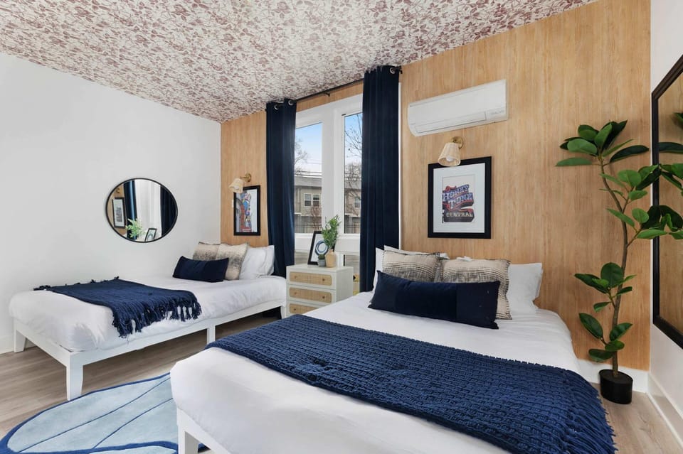 The Iris - Walk to Dining And Nightlife Plus Rooftop! House in East Nashville