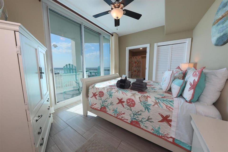 Island Tower 25th Floor Corner Condo - Amazing Views! Apartment in West Beach