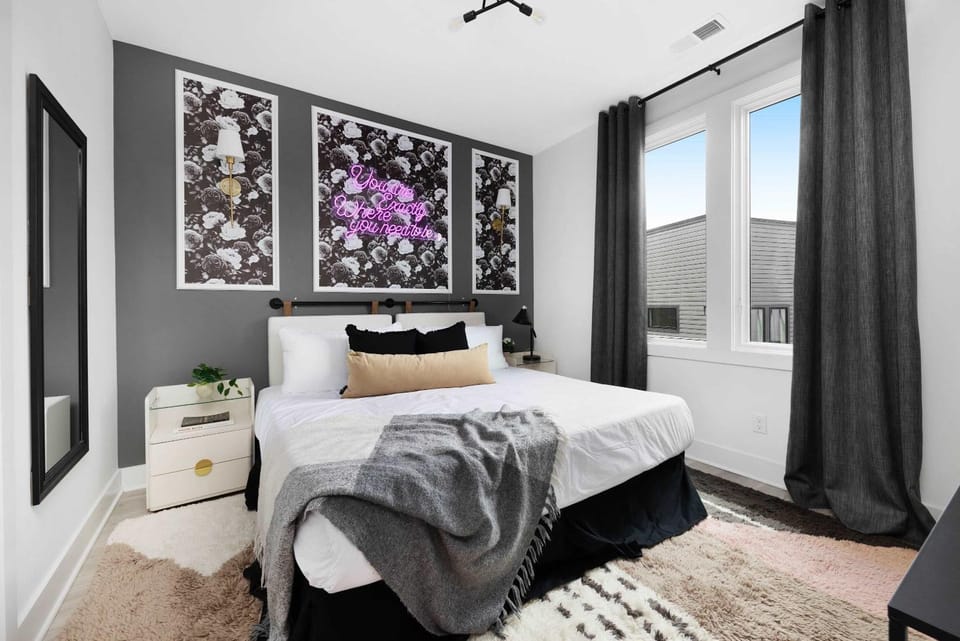 The Azalea - Walk to Dining & Nightlife, Rooftop! House in East Nashville