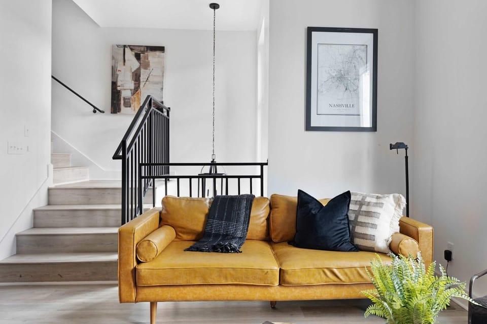 The Bluestem - Stylish Design, Rooftop with Firepit! House in East Nashville