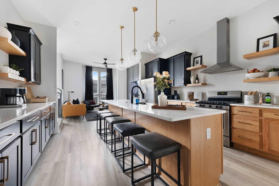 The Bluestem - Stylish Design, Rooftop with Firepit! House in East Nashville