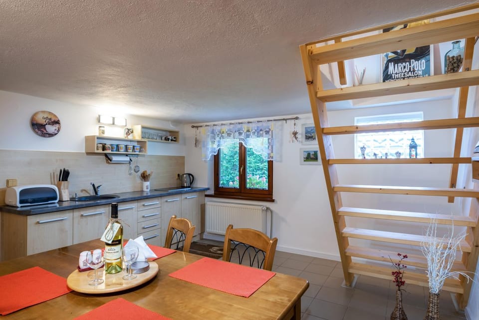 Dining area, kitchen