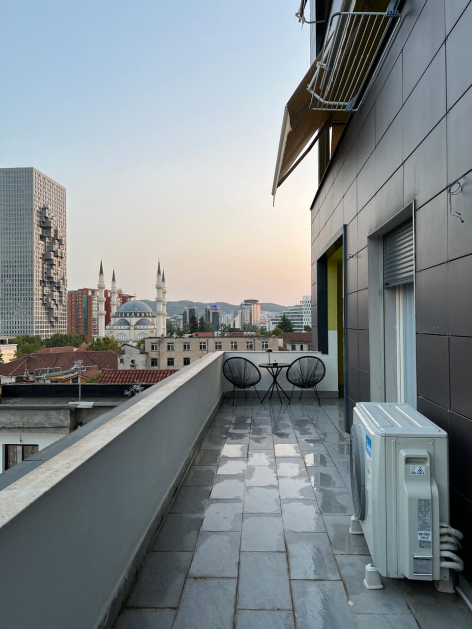 View (from property/room), Balcony/Terrace, City view